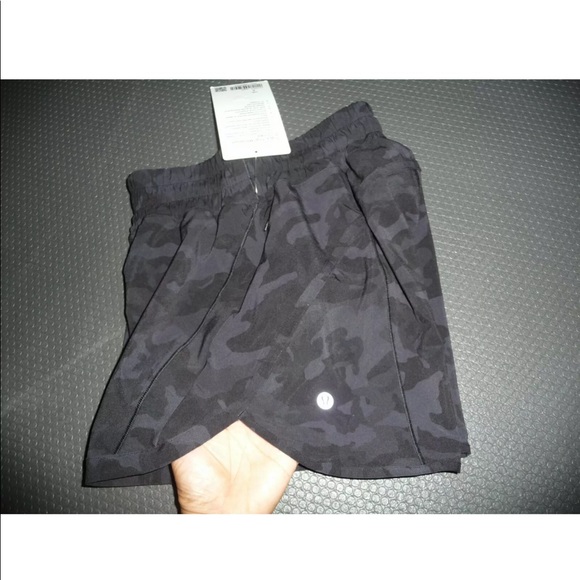 Sold out! Lululemon camo track that mr short sz 2 - Picture 10 of 10
